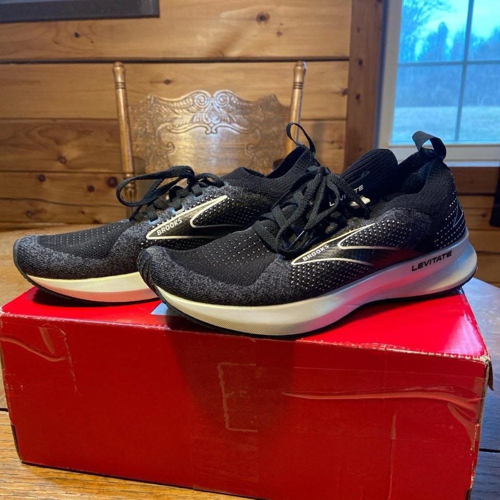 Brooks Levitate Women's Running Shoes - Black